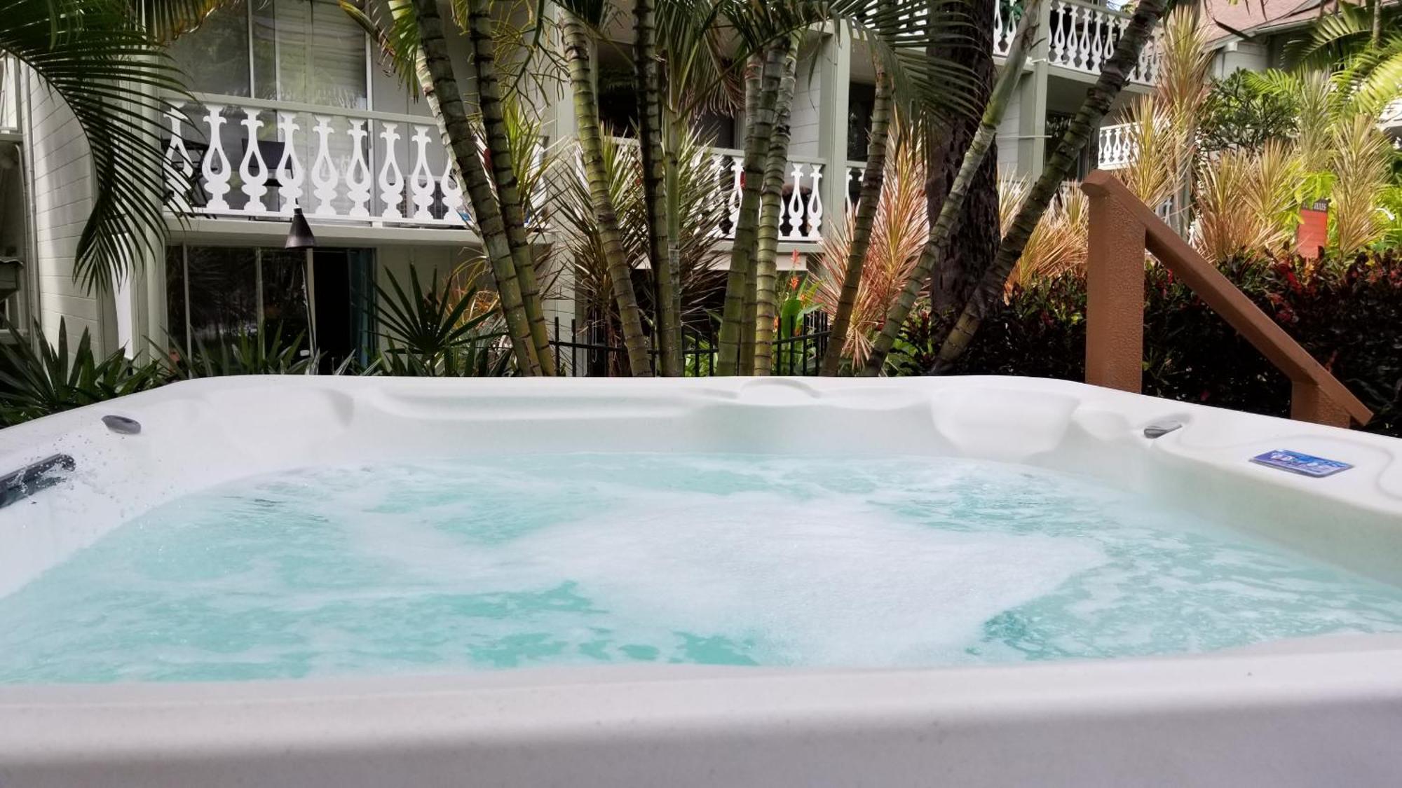 Downtown Hawaiian Paradise Condo With Hot Tub, Pool & Beach - Kona Islander Inn カイルア・コナ エクステリア 写真