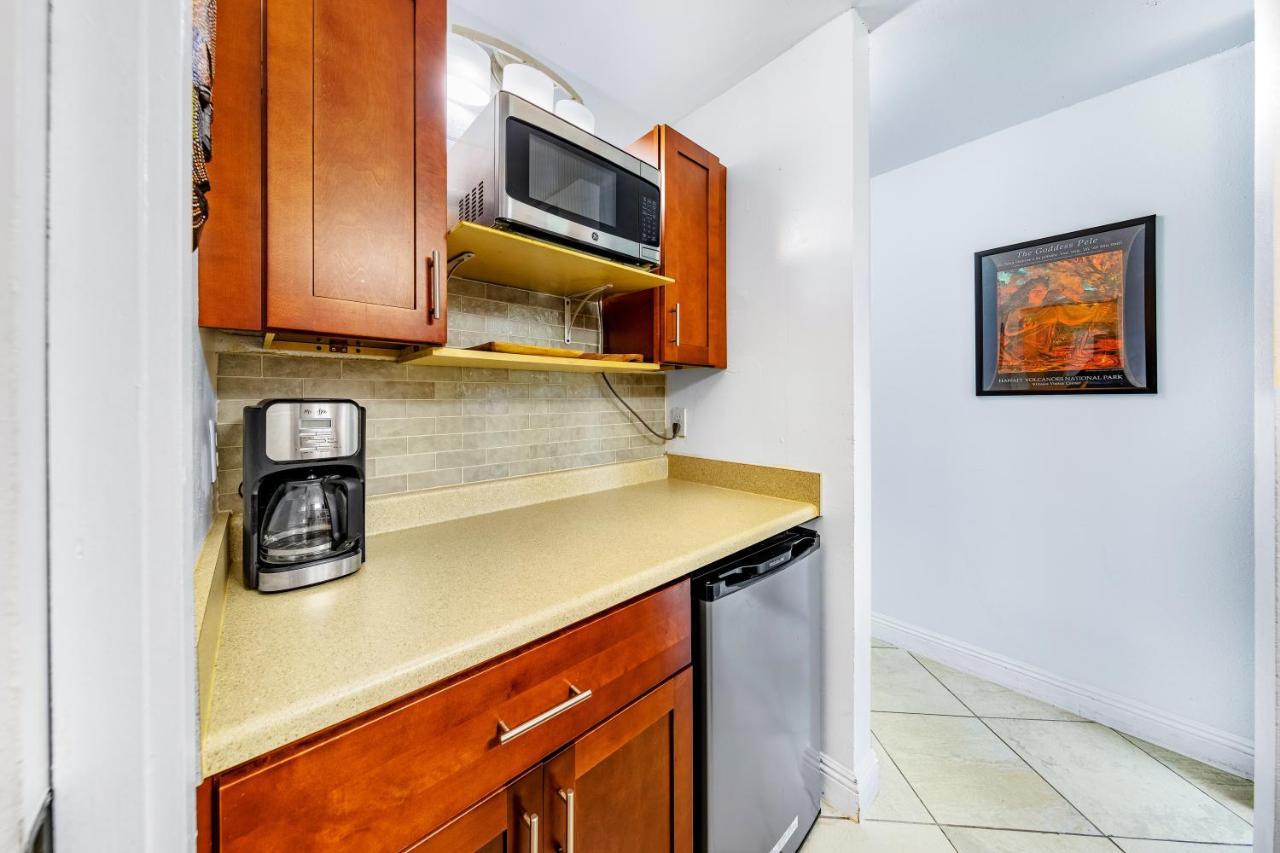 Downtown Hawaiian Paradise Condo With Hot Tub, Pool & Beach - Kona Islander Inn カイルア・コナ エクステリア 写真