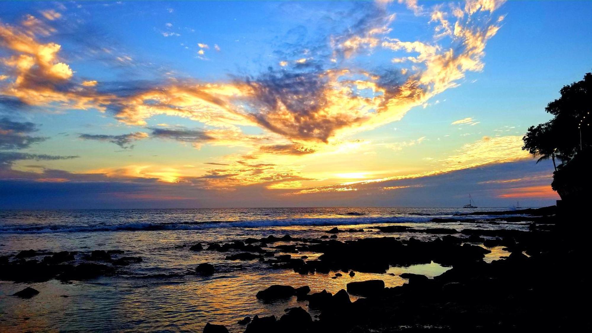Downtown Hawaiian Paradise Condo With Hot Tub, Pool & Beach - Kona Islander Inn カイルア・コナ エクステリア 写真