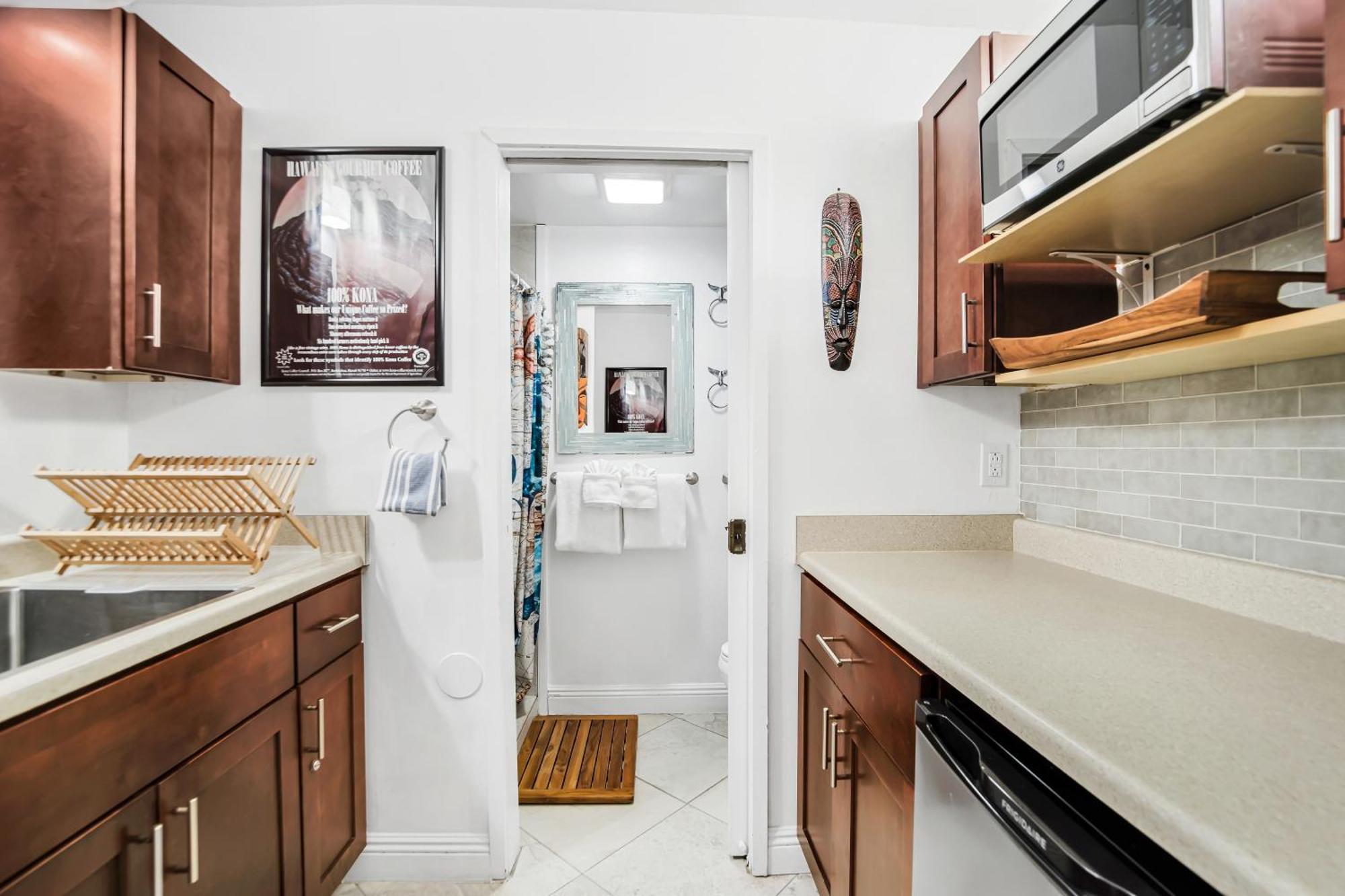 Downtown Hawaiian Paradise Condo With Hot Tub, Pool & Beach - Kona Islander Inn カイルア・コナ エクステリア 写真