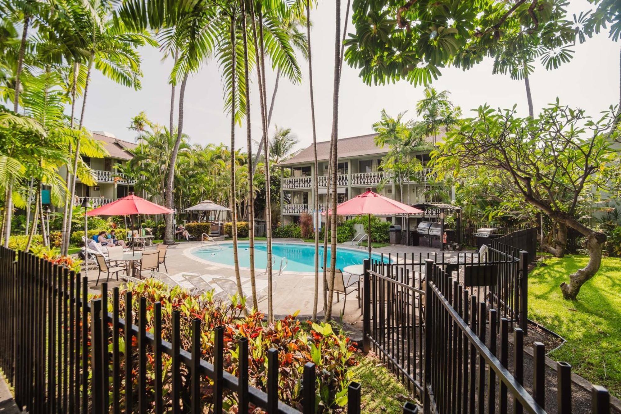 Downtown Hawaiian Paradise Condo With Hot Tub, Pool & Beach - Kona Islander Inn カイルア・コナ エクステリア 写真