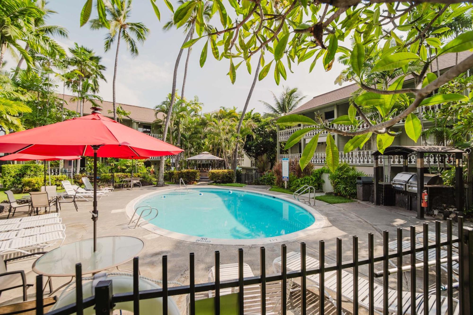 Downtown Hawaiian Paradise Condo With Hot Tub, Pool & Beach - Kona Islander Inn カイルア・コナ エクステリア 写真